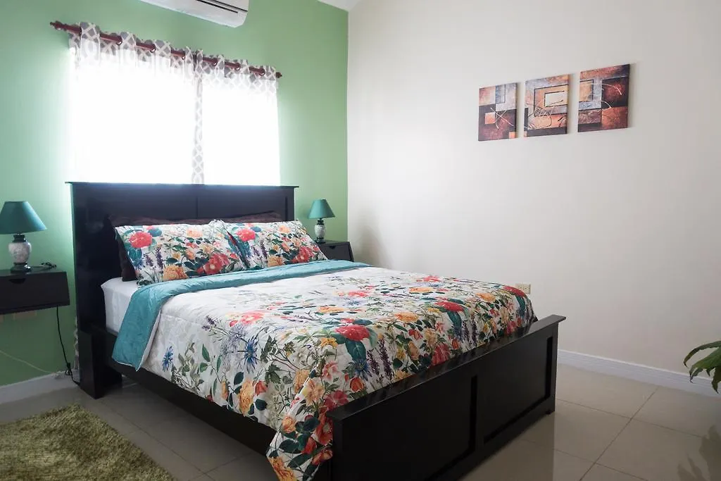 Royal Villa, Caymanas Country Club Spanish Town 0*,  Jamajka