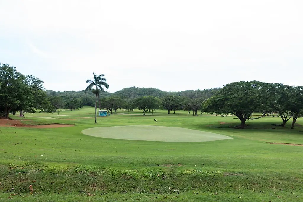 Dom wakacyjny Royal Villa, Caymanas Country Club Spanish Town
